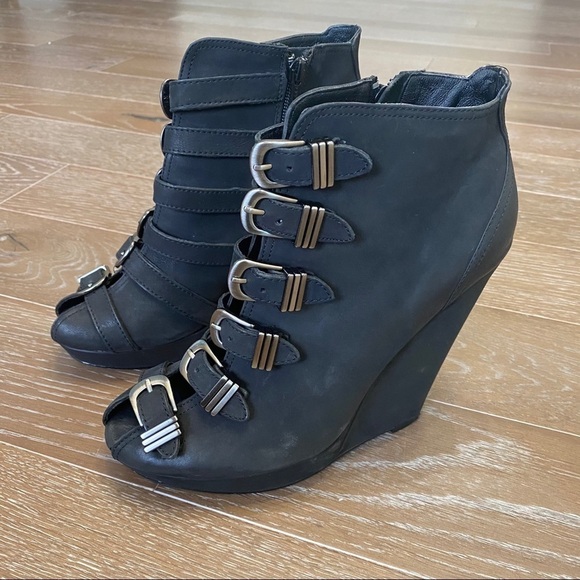 Trouve Designer Rocker Bootie | Black | 9M - Picture 1 of 7